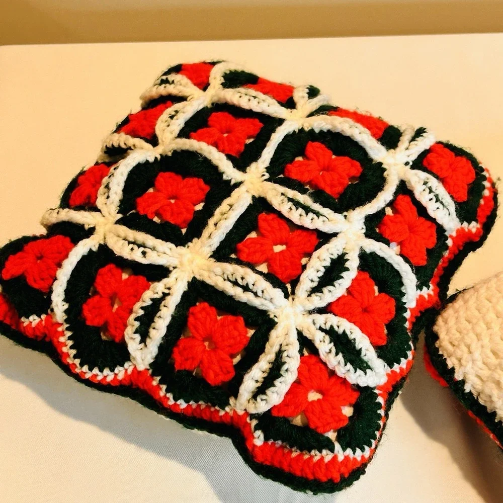 2 Crochet Christmas Throw Pillows Handmade Square Red White Green  12